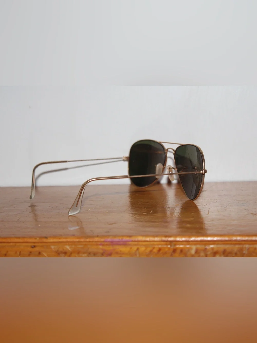 Ray-Ban Aviator Sunglasses with Gold Frame and Red Lenses